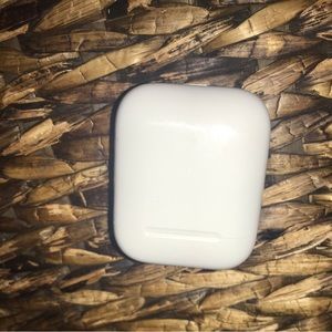 AirPods gen 1 + charging case